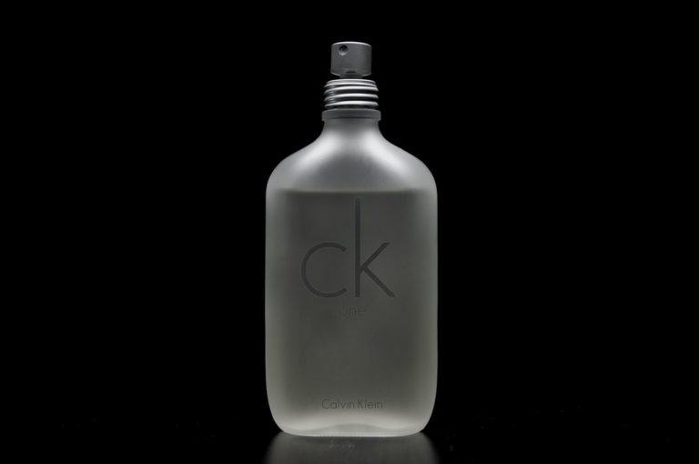 【香水】永遠の名作「CK-one」ってどんな香り？検証してみました | メンズファッション＆美容情報サイト｜MEN'S STANDARD