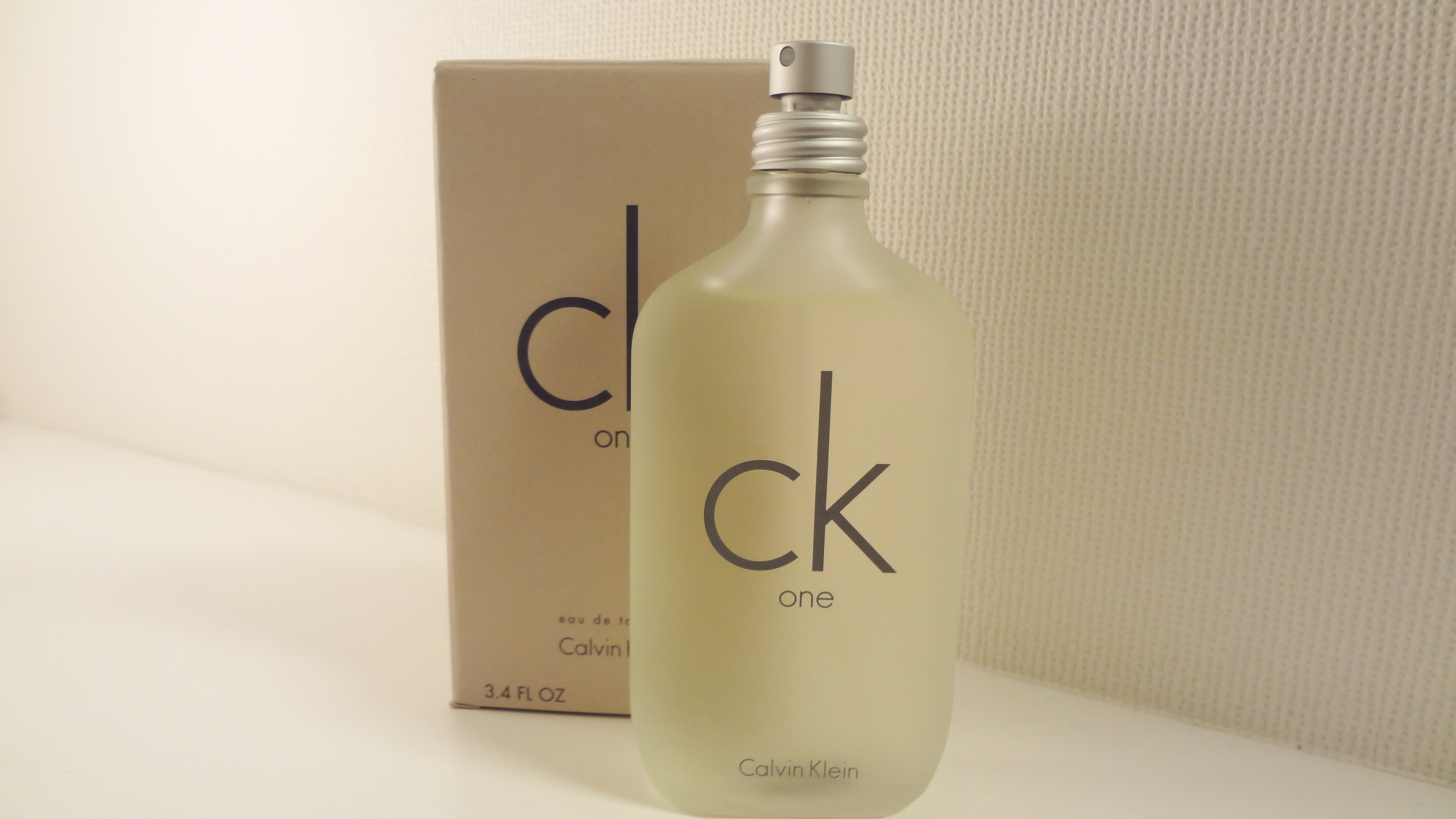 【香水】永遠の名作「CK-one」ってどんな香り？検証してみました