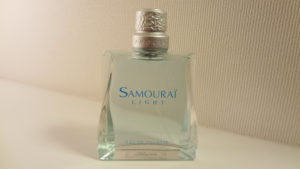 【香水レビュー】サムライライトってどんな匂い?徹底的に検証してみました