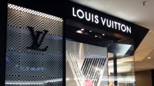 【ルイヴィトン】店舗で受けた接客と会計までの流れを解説!店員の態度は悪い!?