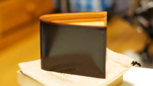 【メンズ】長財布or二つ折りのメリットとは？女性ウケはどっちが良い？