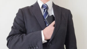 【メンズ】財布を入れる場所はどこが良い？やっぱりポケットはNG!?