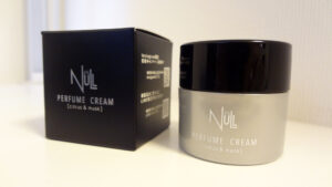 【香水レビュー】NULLのパフュームクリームってどんな香り?爽やかシトラス系?