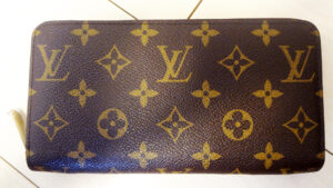 【メンズ】モノグラムの財布はダサい?女性ウケ最悪なのは本当なのか。