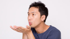【メンズ必見】なぜ男は口臭が発生するの?口臭ケアの方法とは?