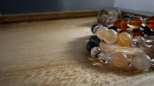 【数珠】男のパワーストーンブレスレットはダサいと思われる？女性ウケは悪い？