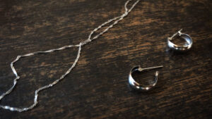 【メンズ】シンプル系シルバーアクセサリーブランド5選!